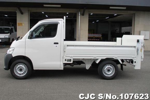 Toyota Townace in White for Sale Image 6