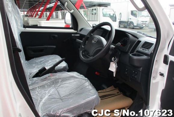 Toyota Townace in White for Sale Image 10