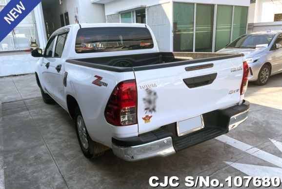 Toyota Hilux in White for Sale Image 1