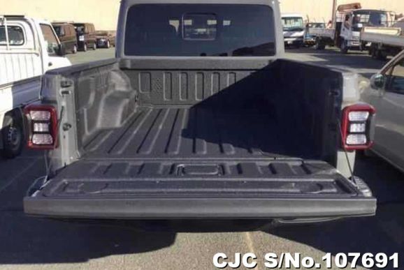 Jeep Gladiator in Gray for Sale Image 4