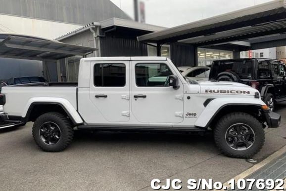 Jeep Gladiator in White for Sale Image 6