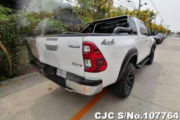 Toyota Hilux in White for Sale Image 2