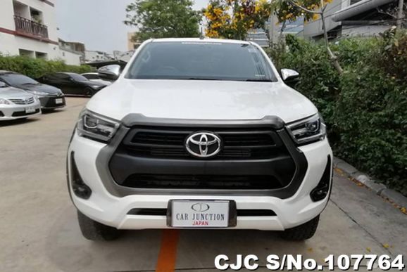 Toyota Hilux in White for Sale Image 4