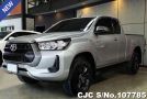 Toyota Hilux in Silver for Sale Image 2