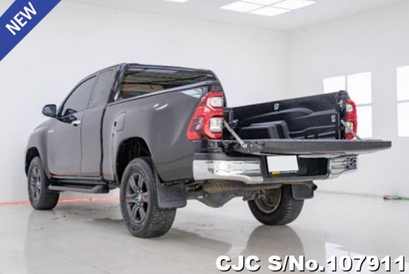 Toyota Hilux in Gray for Sale Image 5