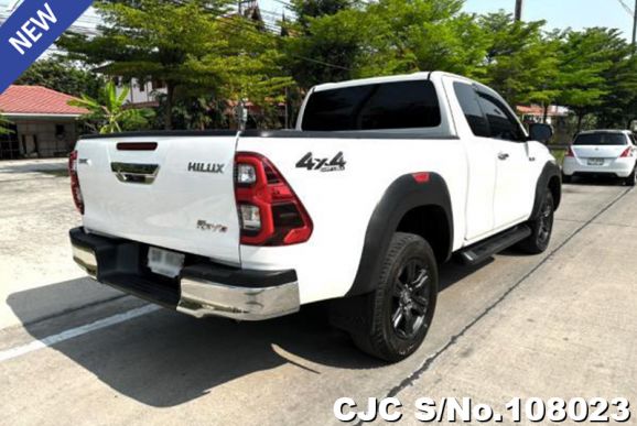 Toyota Hilux in White for Sale Image 1