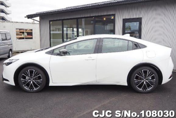 Toyota Prius in Pearl for Sale Image 4