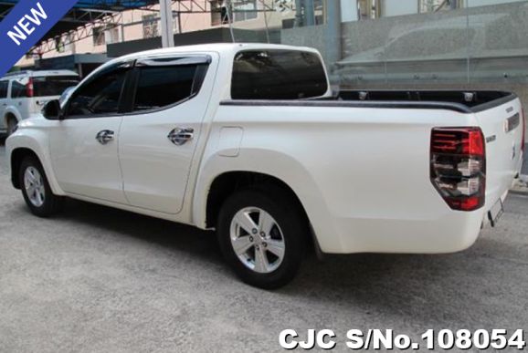 Mitsubishi Triton in White for Sale Image 2