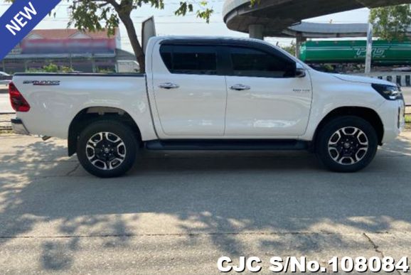 Toyota Hilux in White for Sale Image 2