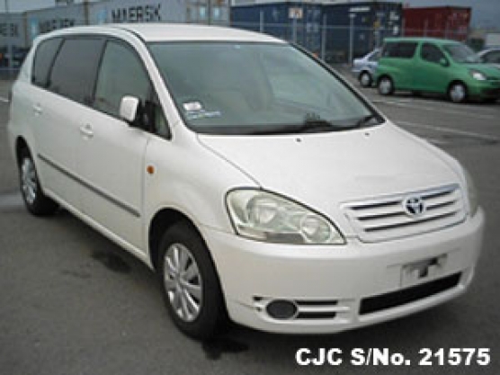 Toyota ipsum 2001 год