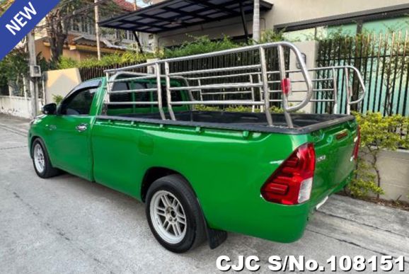 Toyota Hilux in Green for Sale Image 2