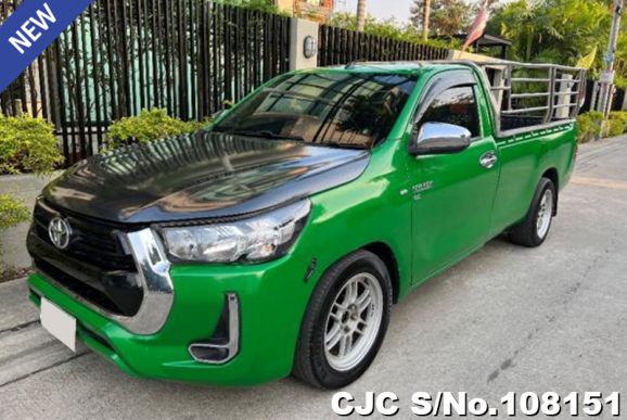 Toyota Hilux in Green for Sale Image 3