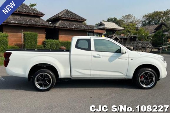 Isuzu D-Max in White for Sale Image 6