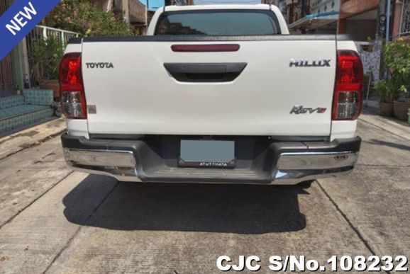 Toyota Hilux in White for Sale Image 1