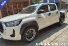 Toyota Hilux in White for Sale Image 3