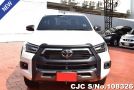 Toyota Hilux in White for Sale Image 2