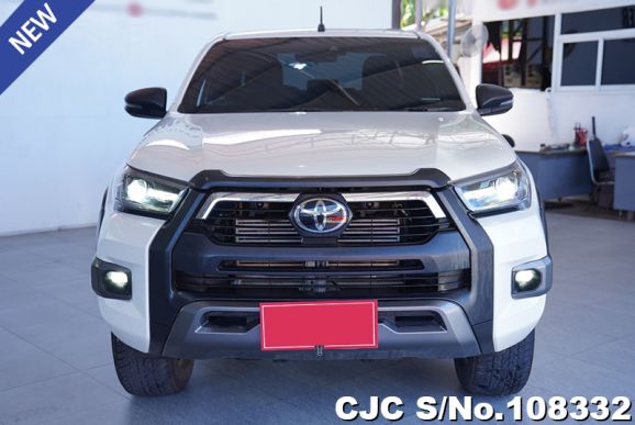 Toyota Hilux in White for Sale Image 2