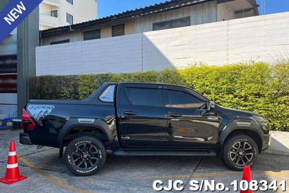 Toyota Hilux in Black for Sale Image 2