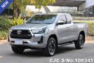 Toyota Hilux in Silver for Sale Image 2