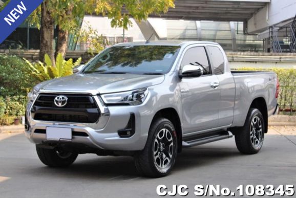 Toyota Hilux in Silver for Sale Image 2