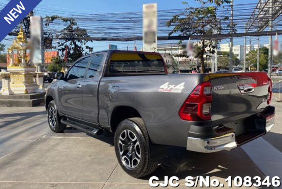 Toyota Hilux in Silver for Sale Image 2