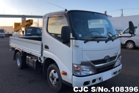 Toyota Dyna in White for Sale Image 0