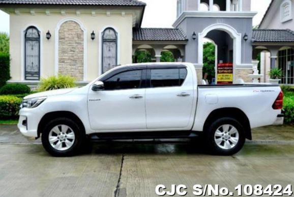 Toyota Hilux in White for Sale Image 3