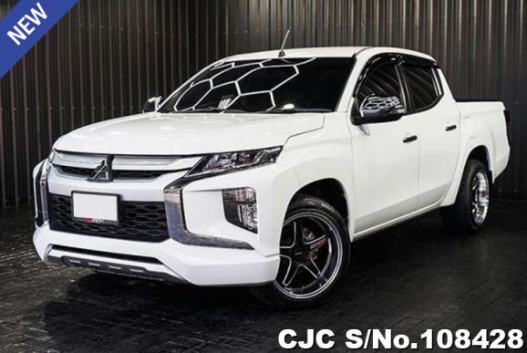 Mitsubishi Triton in White for Sale Image 3