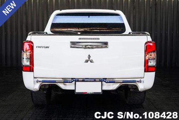 Mitsubishi Triton in White for Sale Image 5