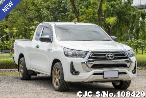 Toyota Hilux in White for Sale Image 0