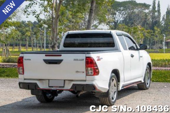 Toyota Hilux in White for Sale Image 2