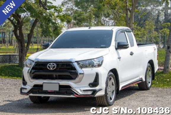 Toyota Hilux in White for Sale Image 3