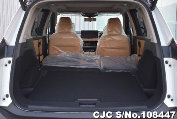 Nissan X-Trail in Pearl for Sale Image 5