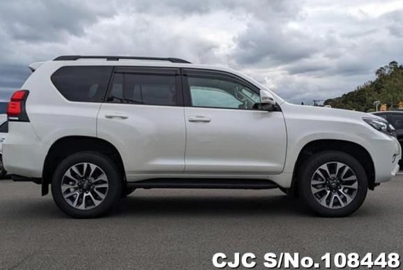 Toyota Land Cruiser Prado in White for Sale Image 4