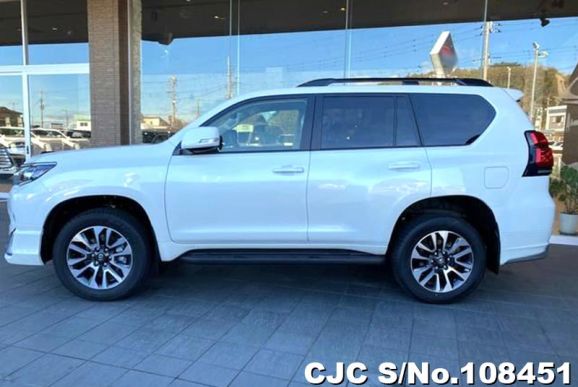 Toyota Land Cruiser Prado in White for Sale Image 7