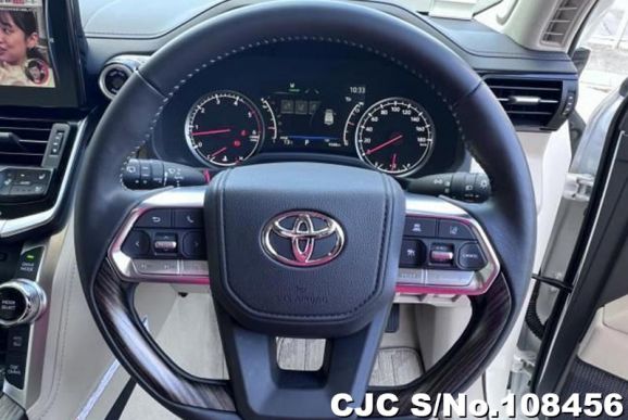 Toyota Land Cruiser in Pearl for Sale Image 3