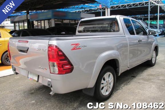 Toyota Hilux in Silver for Sale Image 2