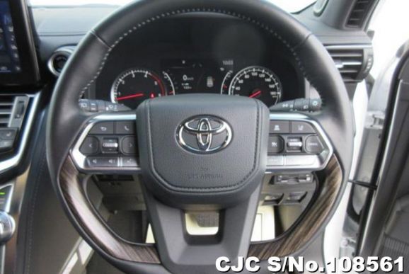 Toyota Land Cruiser in Pearl for Sale Image 13