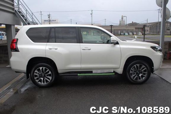 Toyota Land Cruiser Prado in White for Sale Image 6