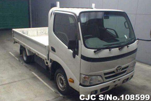 Toyota Dyna in White for Sale Image 0