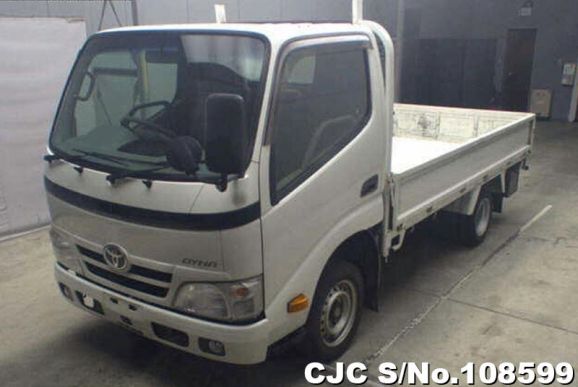 Toyota Dyna in White for Sale Image 3