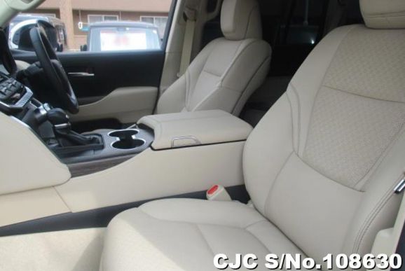 Toyota Land Cruiser in Pearl for Sale Image 7