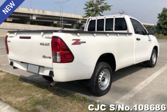 Toyota Hilux in White for Sale Image 2