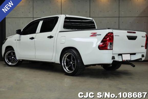 Toyota Hilux in White for Sale Image 1