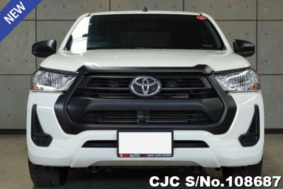 Toyota Hilux in White for Sale Image 2