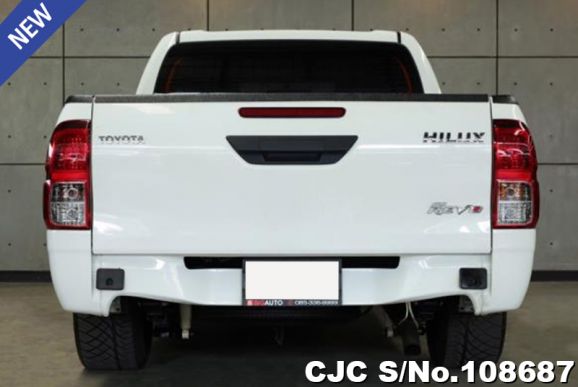 Toyota Hilux in White for Sale Image 3