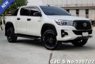 Toyota Hilux in White for Sale Image 0