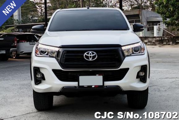 Toyota Hilux in White for Sale Image 4