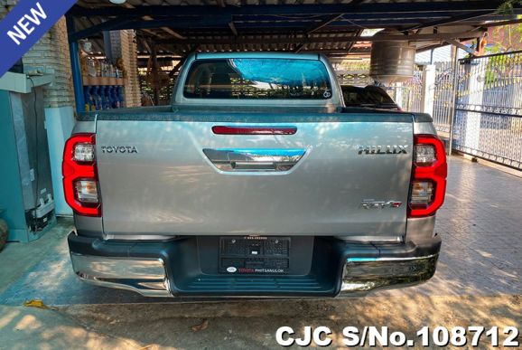 Toyota Hilux in Silver for Sale Image 2