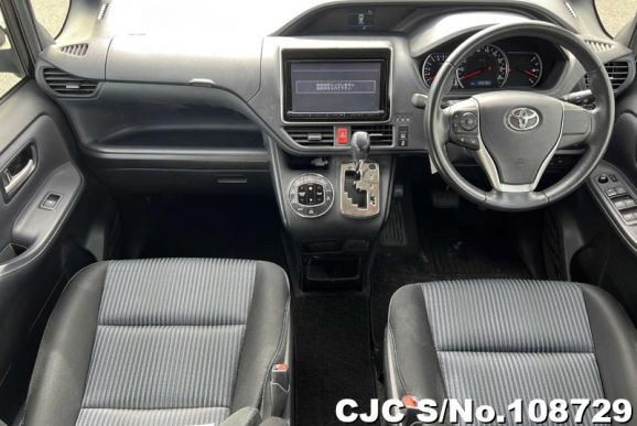 Toyota Voxy in Wine for Sale Image 7